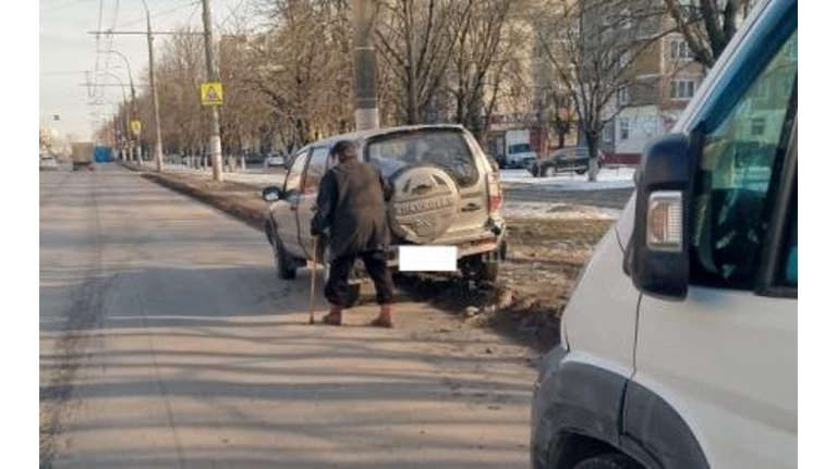 В Брянске 88-летний дед на "Ниве" за три часа дважды попал в ДТП