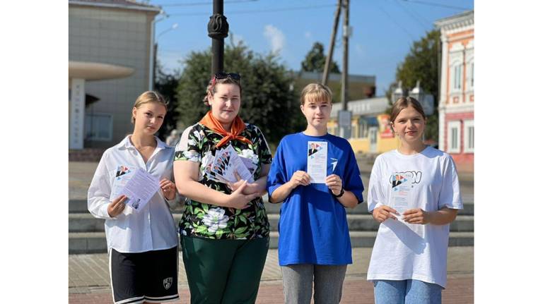 В Брянской области провели уличную акцию «Дарю тепло»