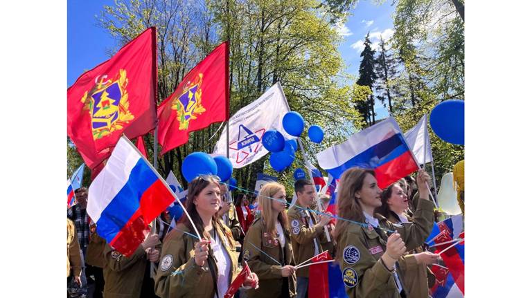 Брянские студенческие отряды приняли участие в шествии «Май! Труд крут!» в Москве