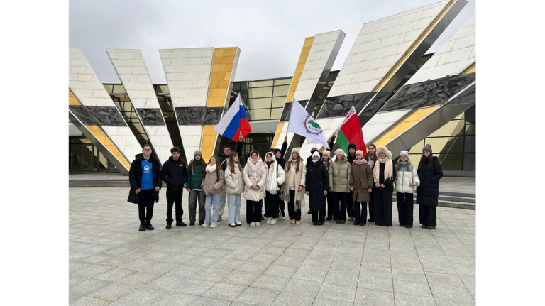 Брянские школьники совершили памятную поездку в Город-герой Минск