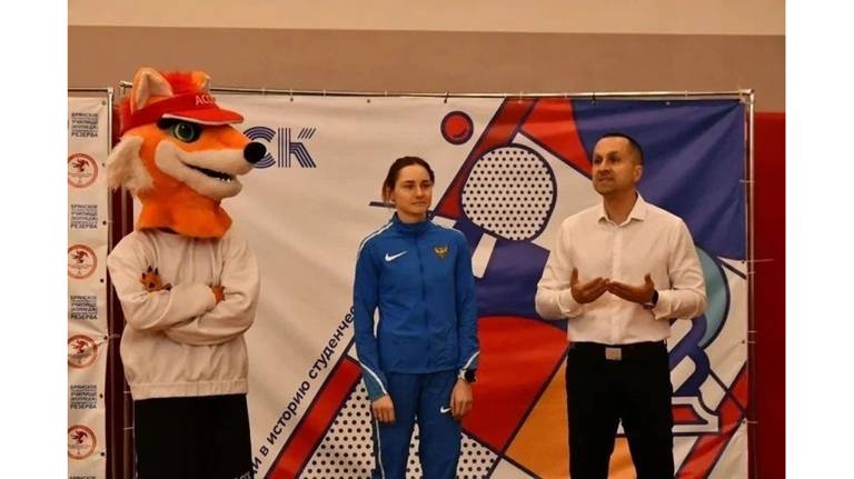 Чемпионка России по лёгкой атлетике Прохорец провела зарядку с брянскими студентами