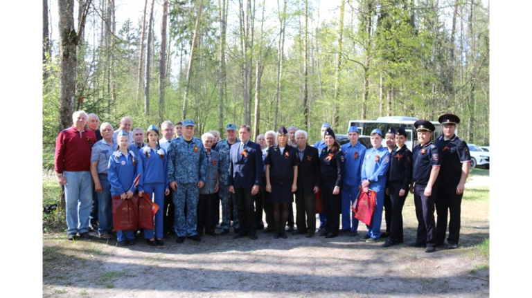 Брянские полицейские почтили память погибших в годы Великой Отечественной войны милиционеров