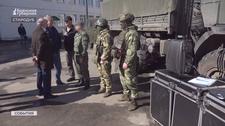 Брянский губернатор передал спецоборудование военным на границе с Украиной (ВИДЕО)