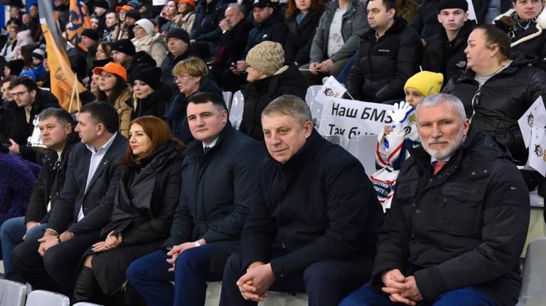 Губернатор Богомаз и запредседателя Госдумы Журавлёв посетили матч  «Ночной хоккейной лиги» 