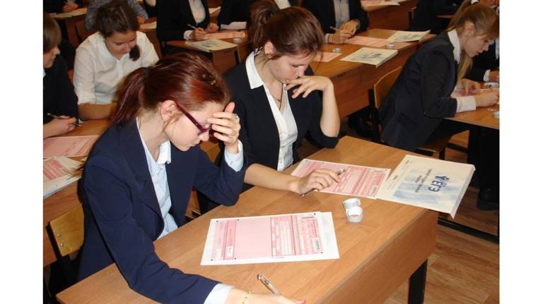 В Брянске школьники сдали ЕГЭ по обществознанию и физике