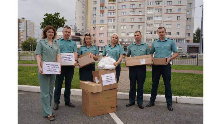 Брянские таможенники передали лекарства в Курскую область и на херсонское направление