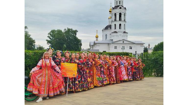 Брянский ансамбль "Зарянка" принял участие в празднике "Троицкие гуляния" в Орле