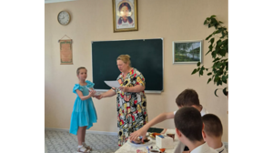 В храме брянского поселка Локоть вручили дипломы выпускникам воскресной школы