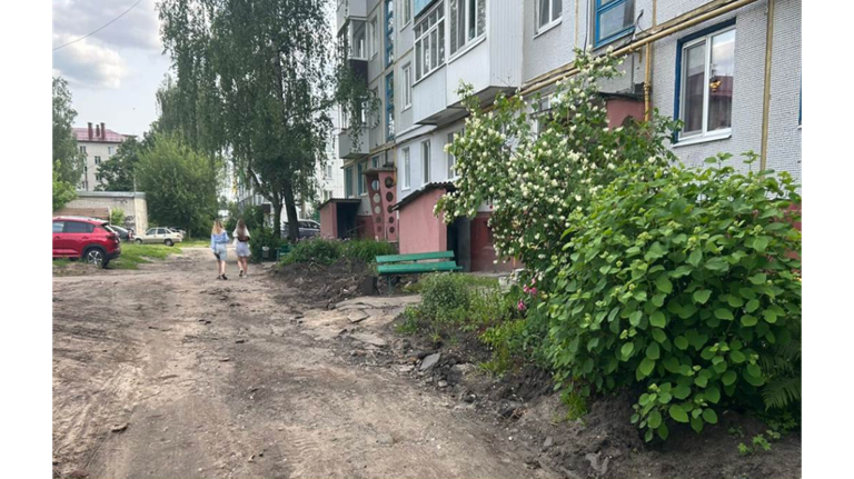 В Карачевском районе Брянщины по нацпроекту благоустраивают дворы