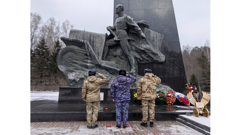 Брянские росгвардейцы почтили память воинов-водителей