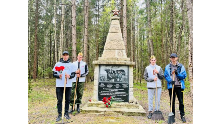 В Карачевском районе привели в порядок мемориал лётчикам