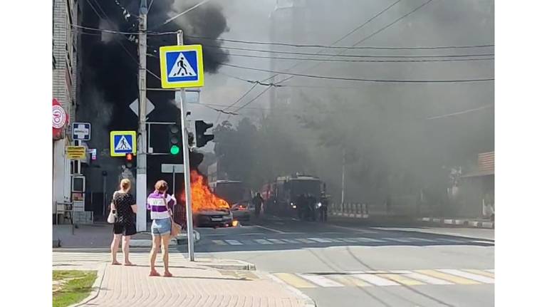 В Брянске продолжают выяснять обстоятельства воспламенения машины (ВИДЕО)