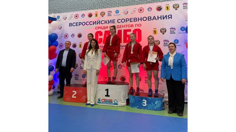 Брянская студентка взяла бронзу на чемпионате России по самбо в Ярославле