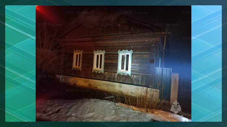 В Клинцах потушили пожар в двухквартирном доме: есть пострадавший