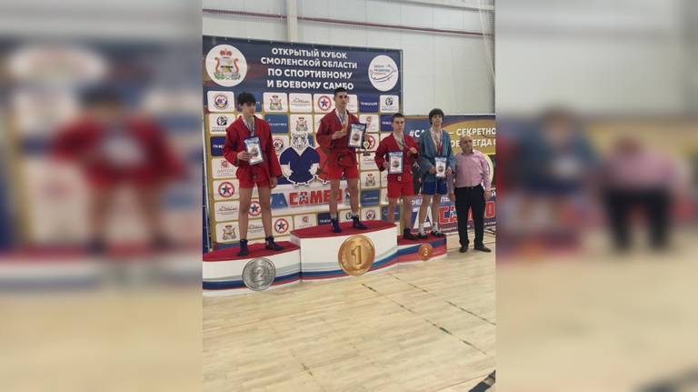 Брянские самбисты взяли две медали на соревнованиях в Смоленске