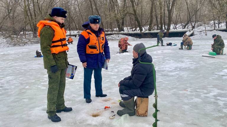 Следователи и спасатели провели рейды на водоёмах Брянска