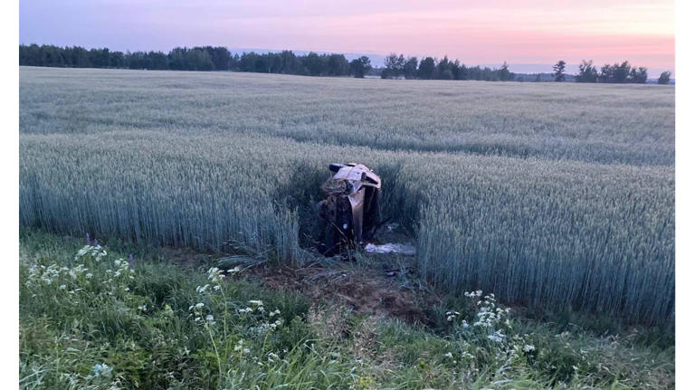 Под Дубровкой «Фольксваген» съехал в кювет и перевернулся: ранены трое Под Дубровкой «Фольксваген» съехал в кювет и перевернулся: ранены трое