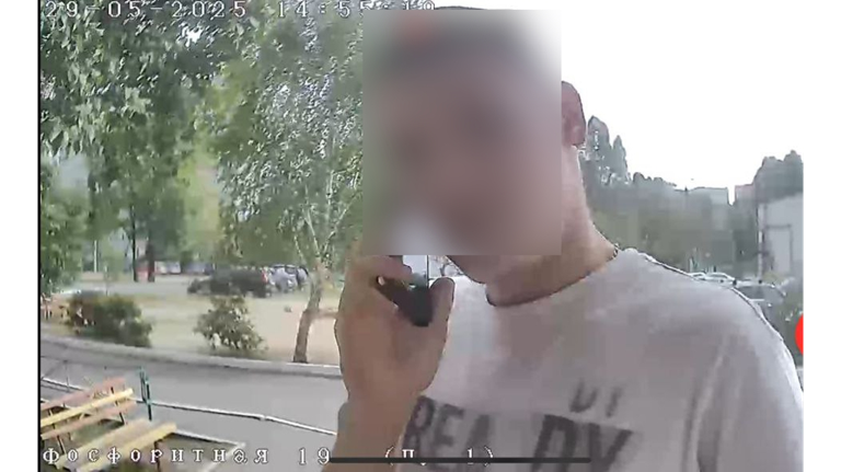 В Брянске 18-летний курьер телефонных мошенников забрал у 6 пенсионеров более 1,5 млн рублей