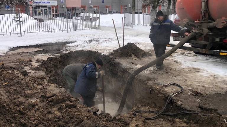 В Брянске приступили к устранению аварии на сетях отопления по улице Харьковской