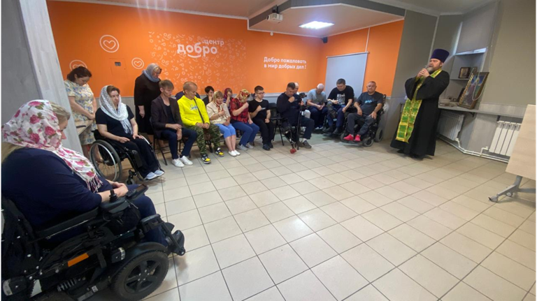 Священник совершил молебен в Центре реабилитации инвалидов города Брянска