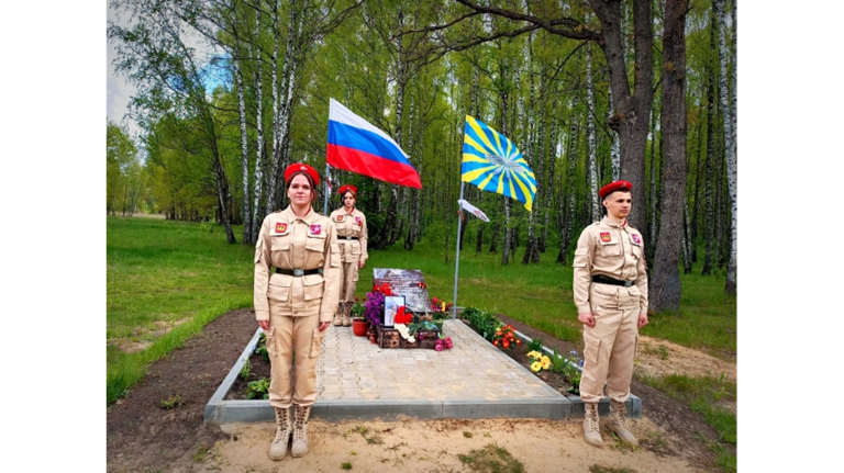 В Клинцовском районе почтили память военного летчика Глеба Полякова