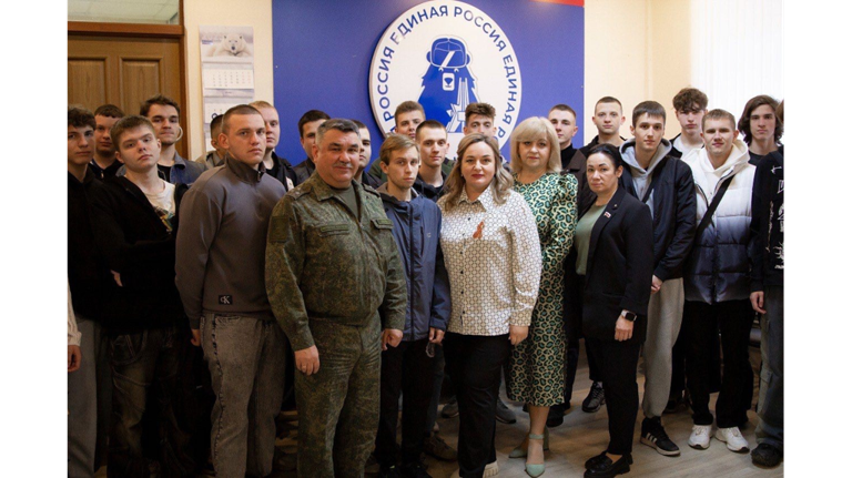 Военный комиссар Брянской области Ильфат Абзалов пообщался со студентами 