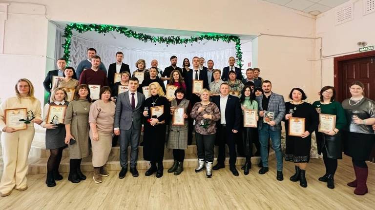 В ДК железнодорожников подвели итоги новогоднего украшения Фокинского района Брянска