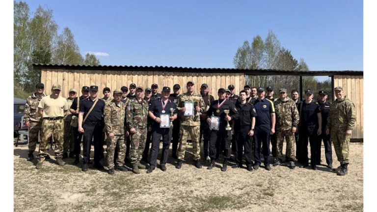 Брянские полицейские определили лучших в стрельбе из автомата Калашникова
