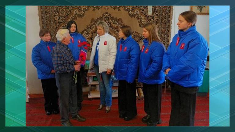 В Красногорском районе поздравили ветерана с Днём защитника Отечества