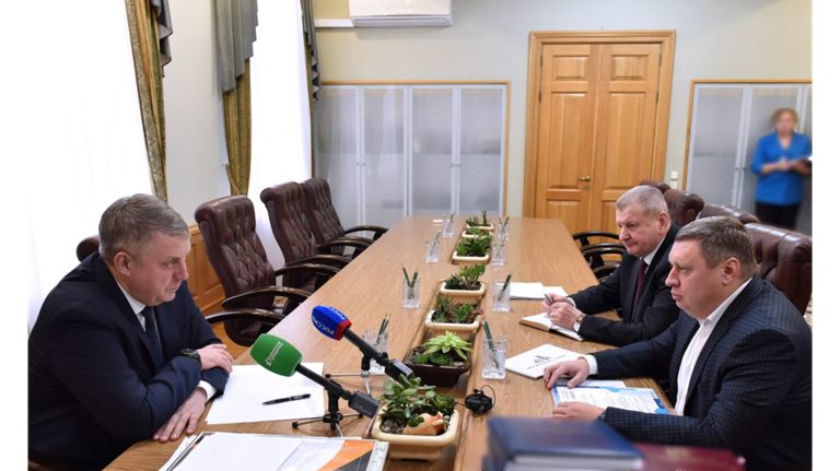 Александр Богомаз провел рабочую встречу с  руководителем «Мегаполис» Кубаревым