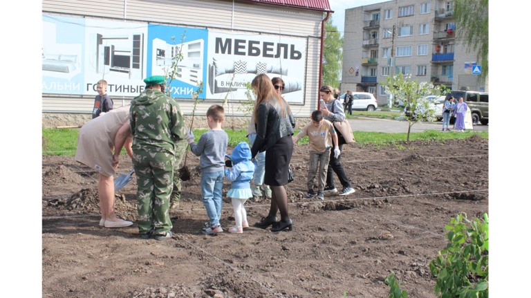 В Стародубе пограничники и горожане высадили «Сад памяти»