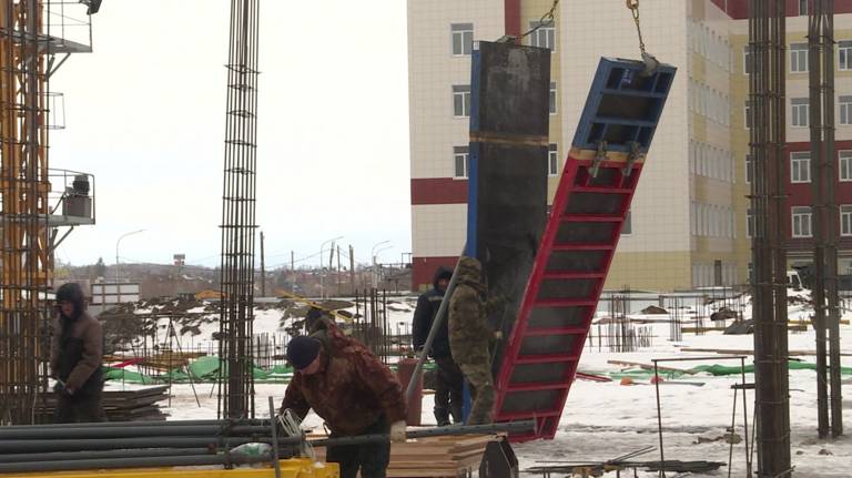Новый подрядчик ликвидировал отставание при строительстве школы №74 в Брянске