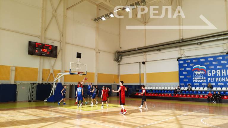 В Брянске юные баскетболисты из Белгорода проводят спарринги с местными ровесниками