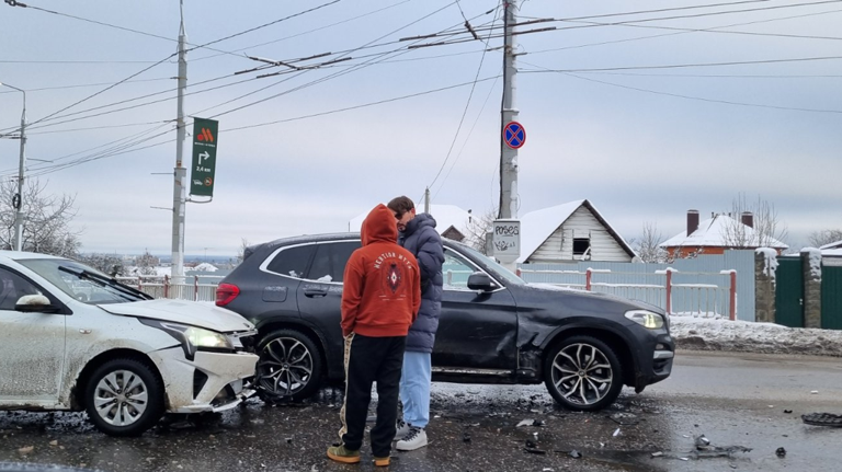 В Брянске на Городищенской горке произошло ДТП