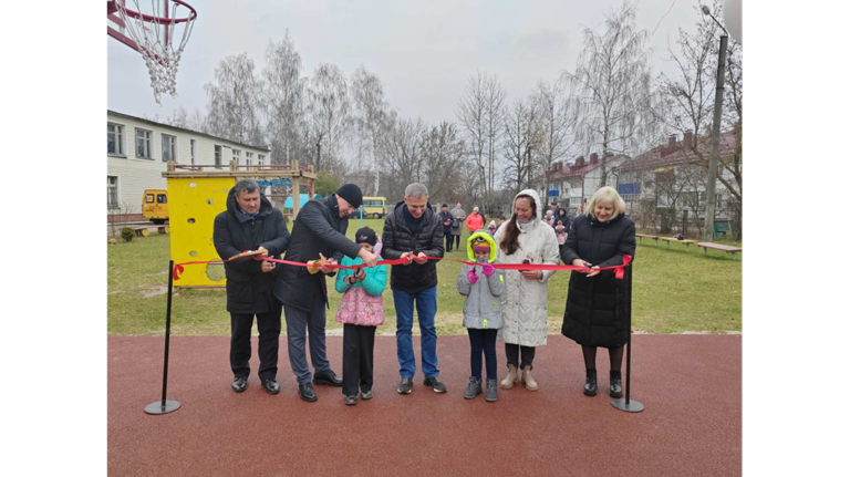 В Дятьково открыли современную спортивную воркаут-площадку