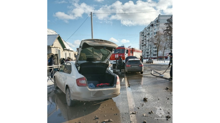 На улице Мира в Брянске произошла авария с участием двух легковушек