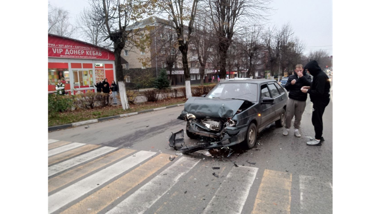 В Клинцах на перекрестке в ДТП попали легковушки