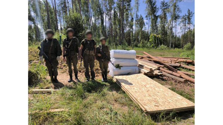 Брянский священник доставил бойцам СВО строительные материалы