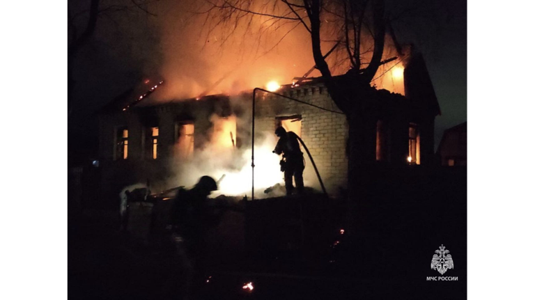 На пожаре в Брянском районе погибли три человека 