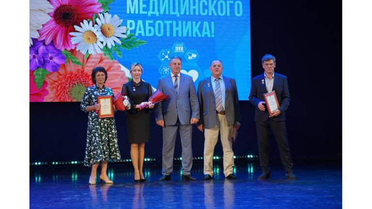 Губернатор поздравил брянских медработников с профессиональным праздником