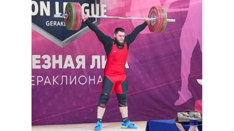 Брянец Станислав Прошин взял золото турнира по тяжелой атлетике среди студентов