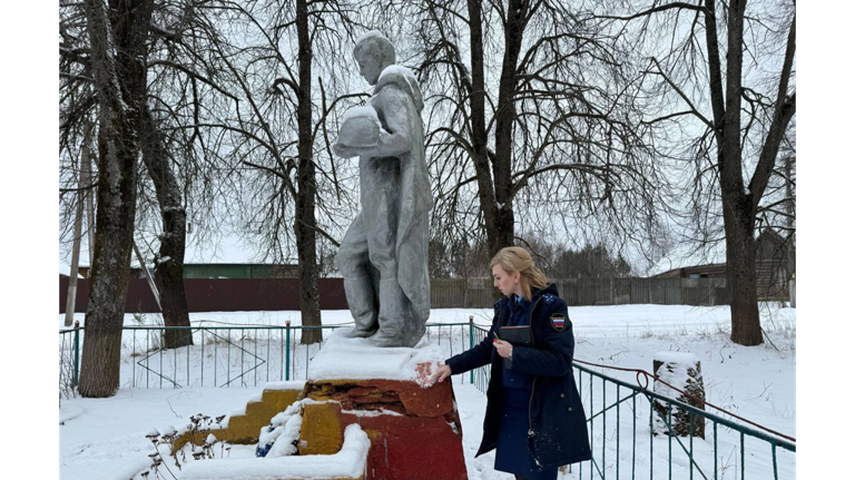Прокуратура: в Мглинском районе не следили за братскими могилами