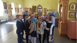 Выгоничские школьники побывали на экскурсии в Никольском храме
