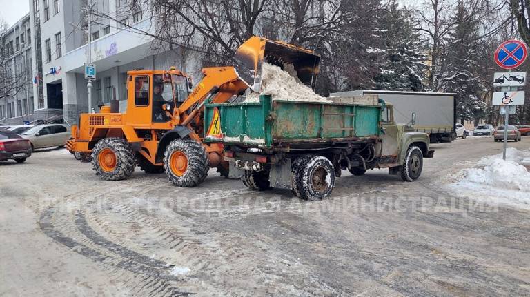 С улиц Брянска за сутки вывезли около тысячи тонн снега