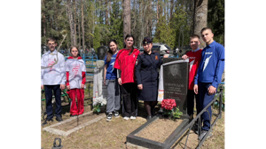 Брянские транспортные полицейские благоустроили место захоронения бойца Красной армии