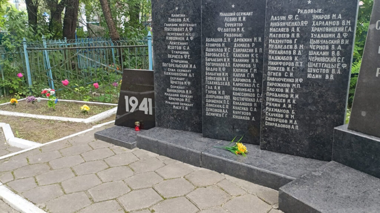 В Брянске стартовало благоустройство братской могилы на улице Чехова