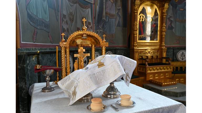 Брянский митрополит в Кафедральном соборе совершил вечернюю литургию