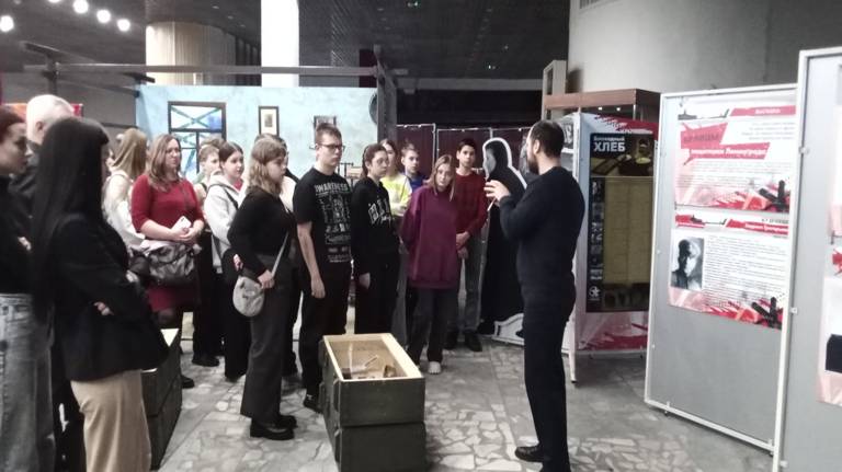 В Брянске открылась выставка о непокоренном Ленинграде к 80-летию снятия блокады