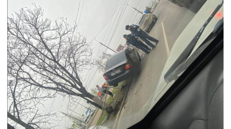 В Брянске возле кольца ДК железнодорожников произошло ДТП