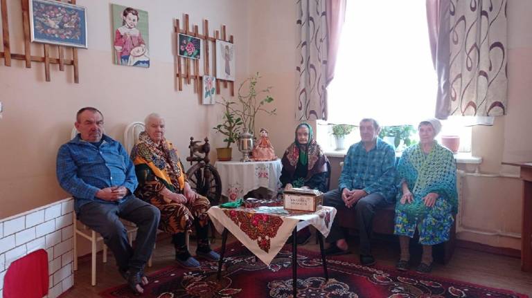 В Дятьковском районе в доме для престарелых открыли «Шкатулку мудрости»